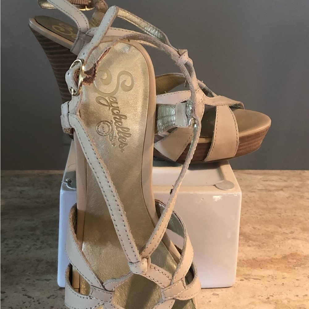 Seychelles Women's Tan Strappy Sandals